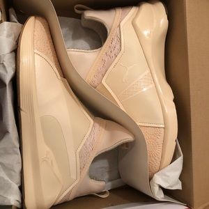 8.5 Women PUMA like new in the box